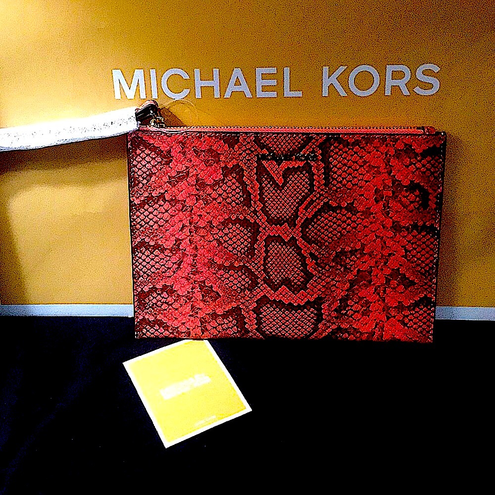 MICHAEL KORS EMBOSSED LEATHER CLUTCH WRISTLET(NWT)